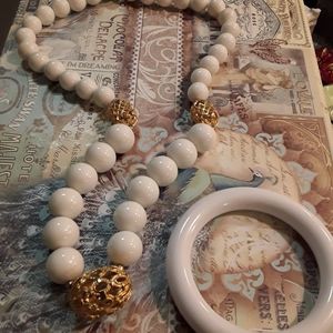3/$10Vintage chunky hard acrylic necklace and bangle